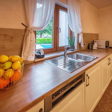 Willa Balatura Malinska