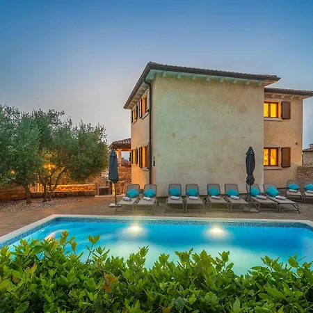 Willa Balatura Malinska