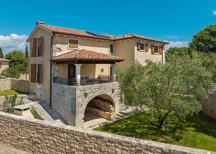 Villa Balatura *